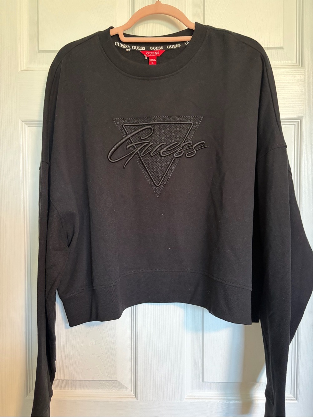 GUESS Black Crewneck